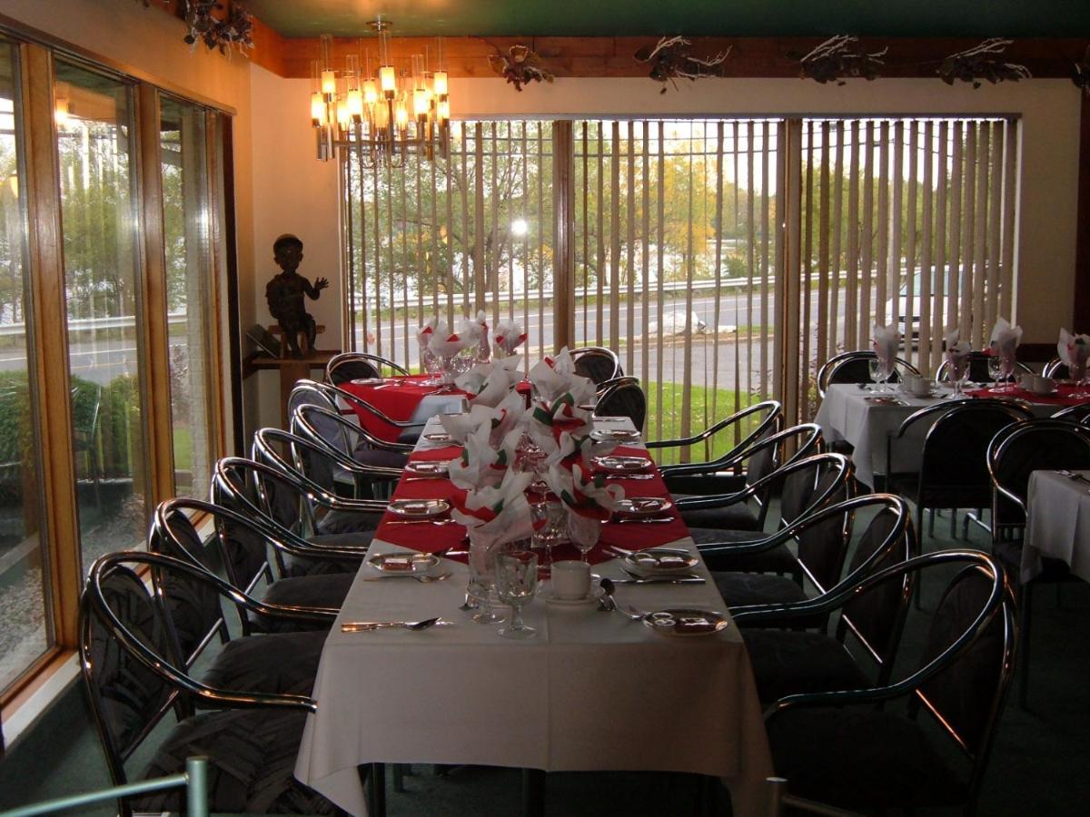 Auberge Harris Saint-Jean-sur-Richelieu Exterior photo